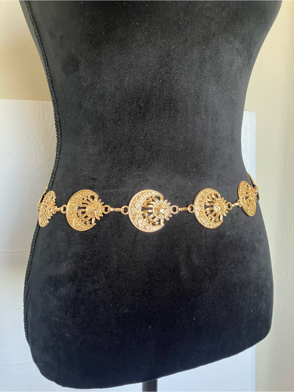 Gold Floral Medallion Chain Belt - Women Accessories